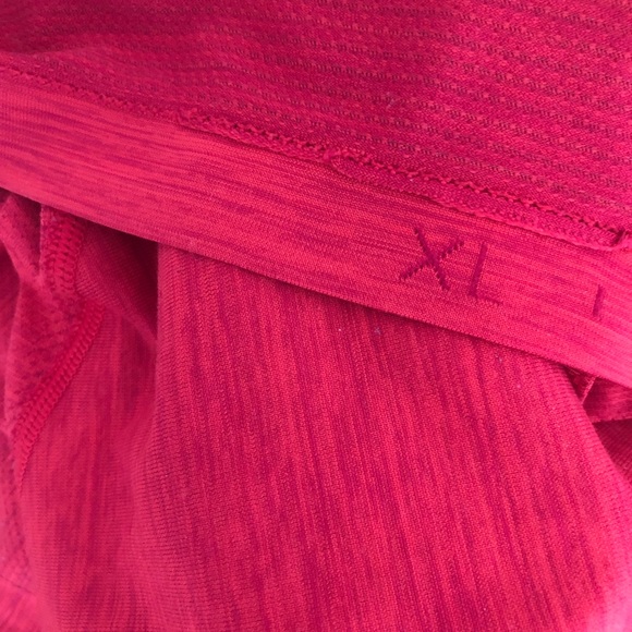 Lululemon Men’s Vented Red Metal Shirt XL - Picture 12 of 12